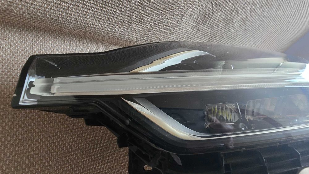 Ляв фар за Volvo XC60 (2017-2024) Full LED. USA модел, перфектно състояние!!!