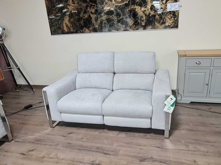 Сив комплект дивани две двойки от плат с електрически релакс механизъм