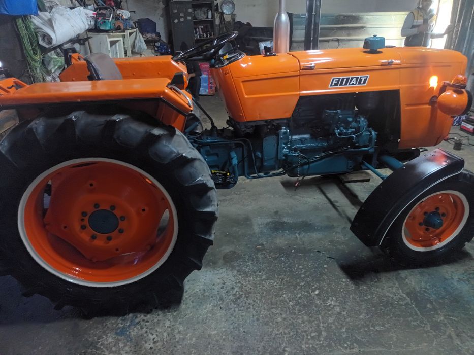 Vând tractoras fiat415 recondiționat de la cap la cap mai multe detali