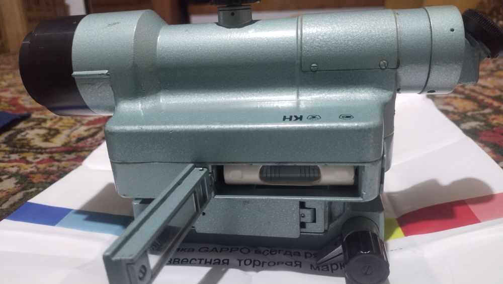 Нивелир сотилади