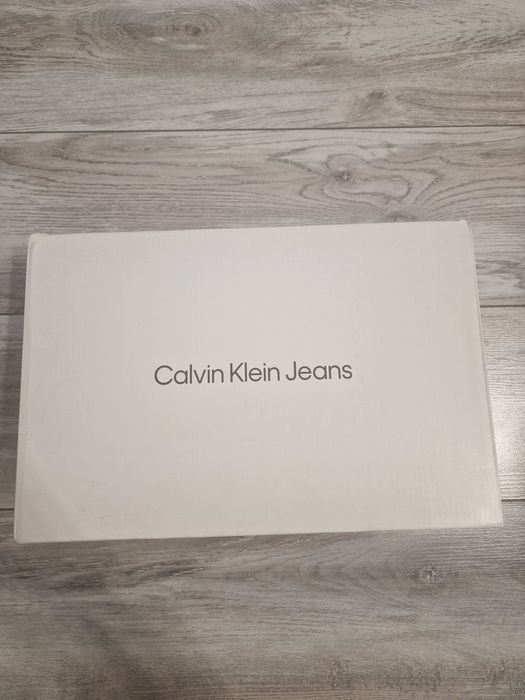 Продам кроссовки оригинал CK