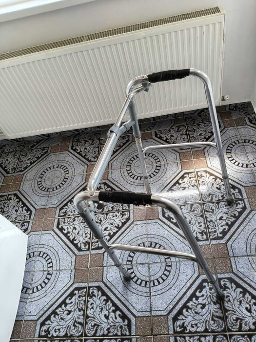 Cadru, Carucior , Toaleta pentru persoane cu dizabilitati si persoane in varsta.