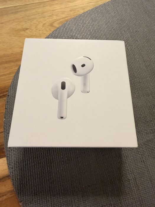 Vand casti airpods 4 ANC ,cumparte in 27 martie 2026 din altex