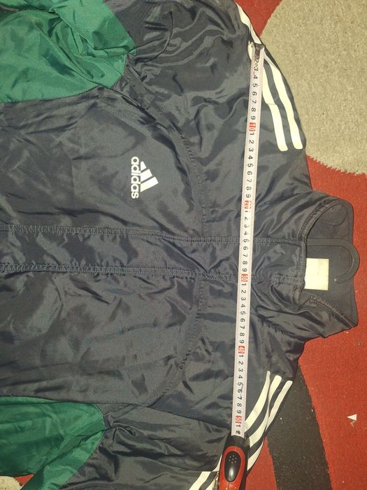 geaca adidas XL cu mic defect