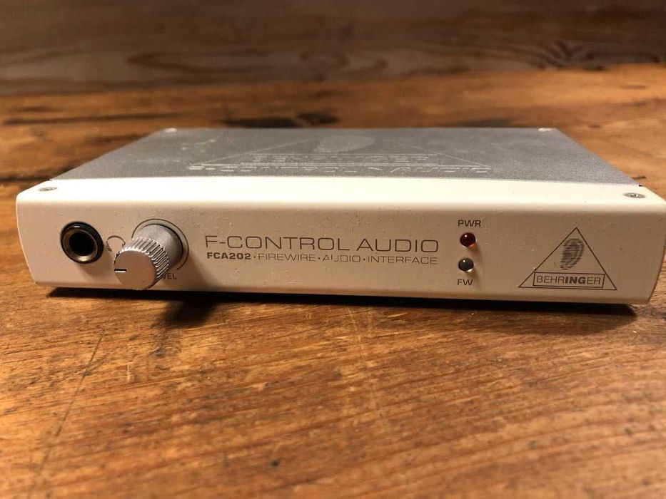 Interfata audio firewire Behringer FCA202