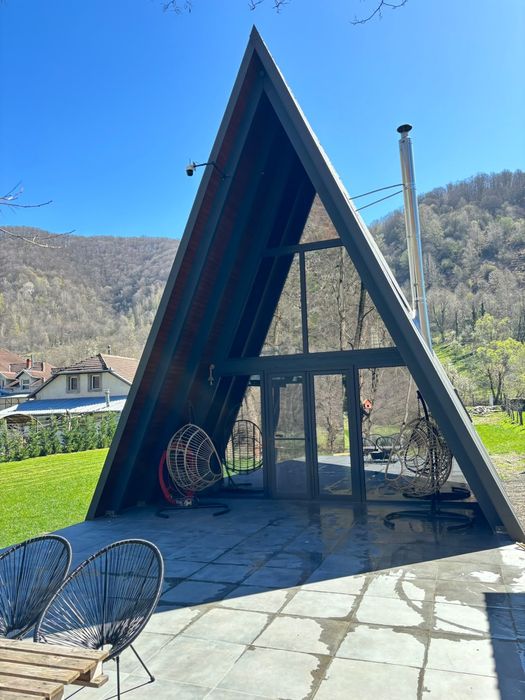 Cabana A Frame , casa de vanzare la munte
