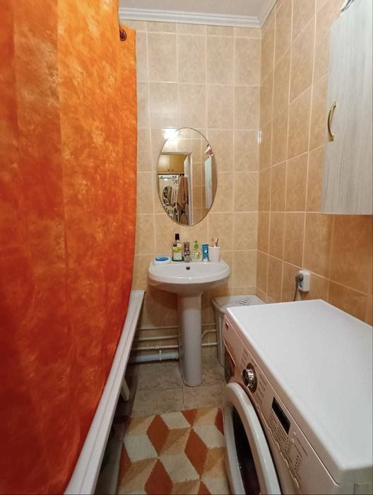 Продаётся 1 комнатная  пр. Республики 18