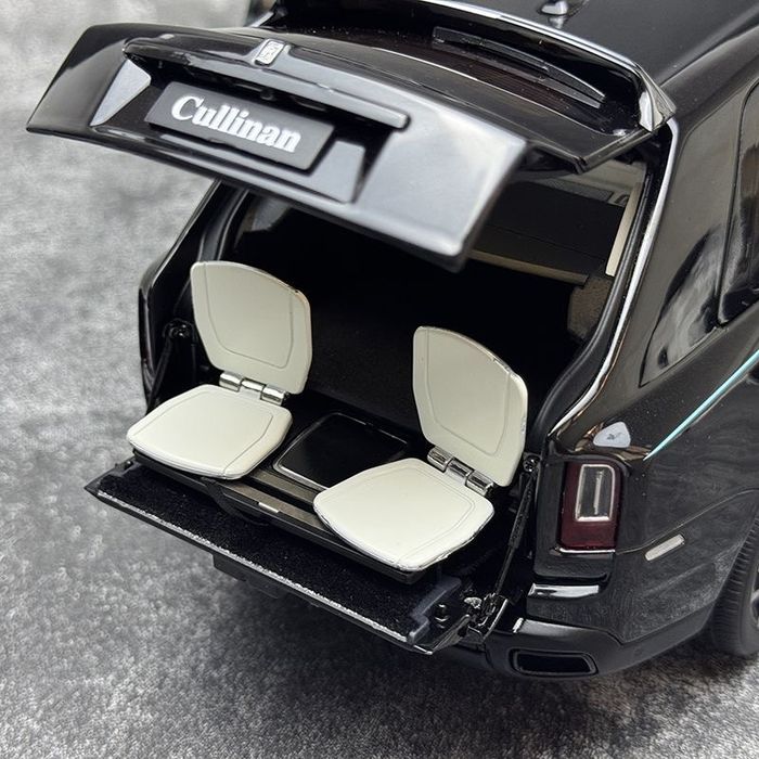 Rolls royce cullinan 1:18 mashtab koleksioner va bolalar o’yonchoq