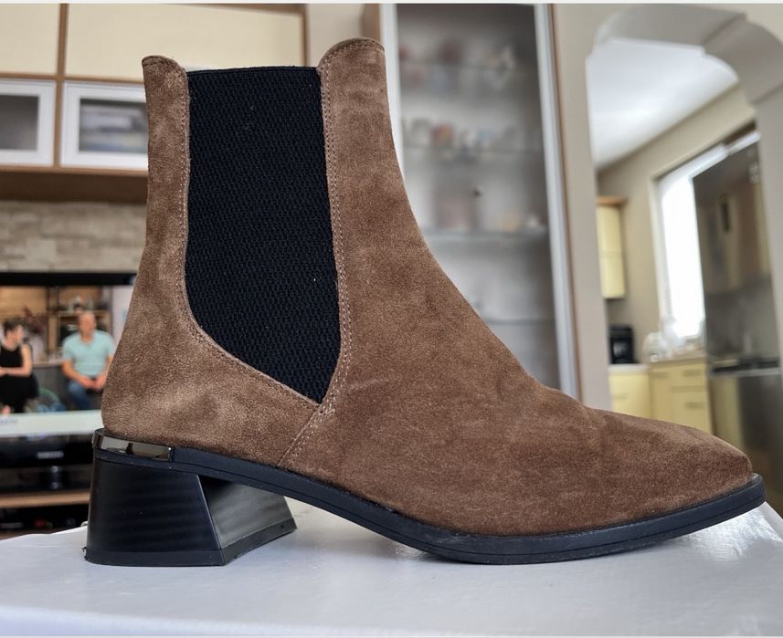 Дамски боти от велур