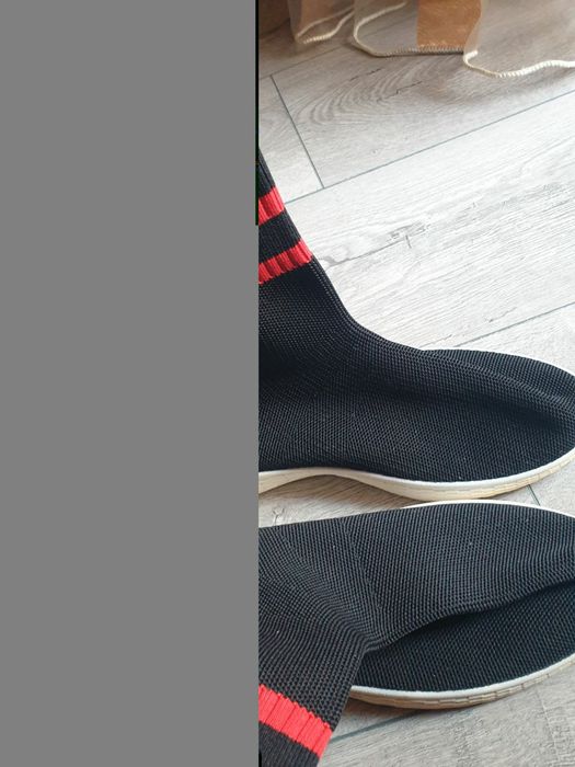 Продавам полу боти