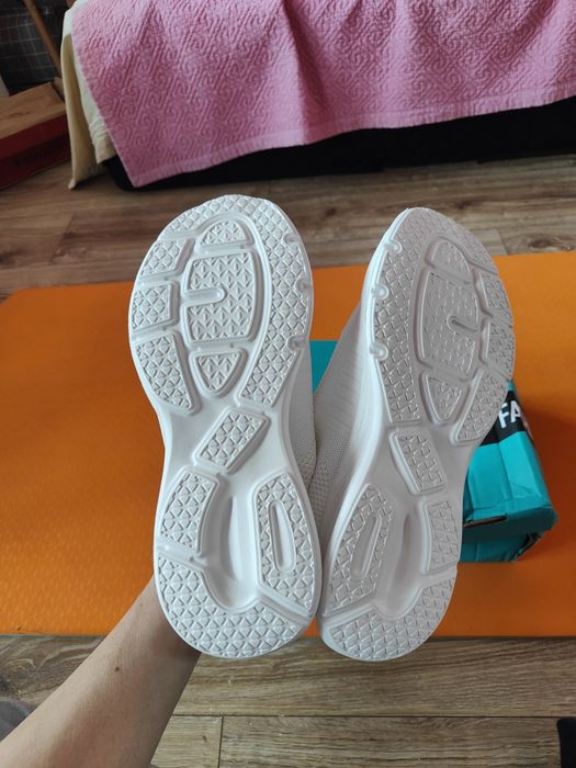 Кроссовки летние, дышащие. 43 размер