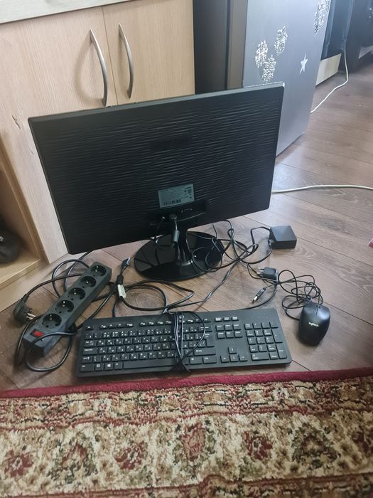 Монитор Самсунг 24 дюйма.