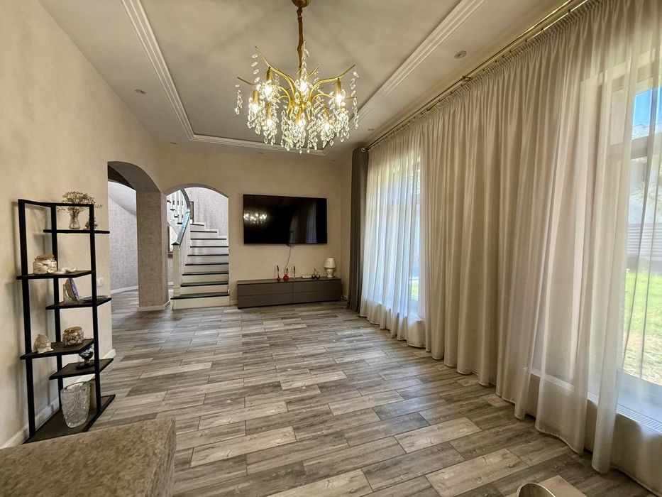 Mirzo ulugbek tumani. 6сот. Uy sotiladi. Срочно Дом продается!