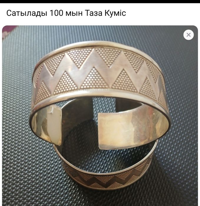 Әр турлі заттар сатылады