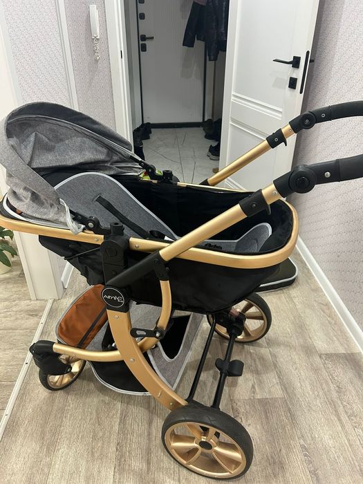 Продам детскую коляску в хорошем состоянии.
Удобная и практичная, легк