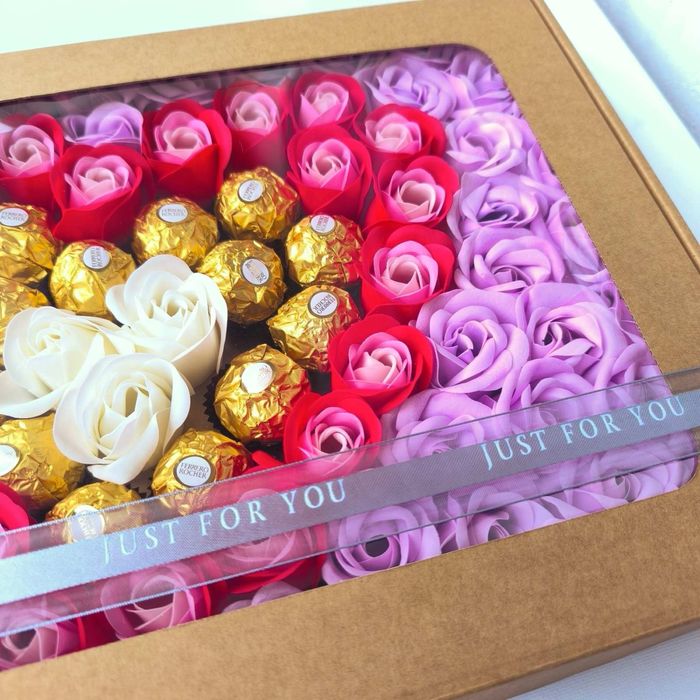 Луксозен подарък от сапунени цветя и бонбони, св.Валентин, Рожден ден