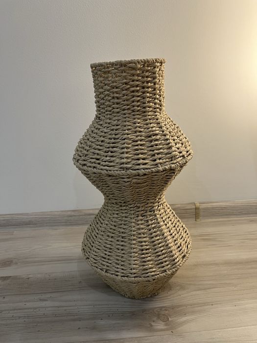 Плетена ваза декорация
