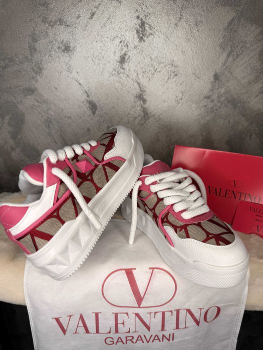 Adidasi Valentino