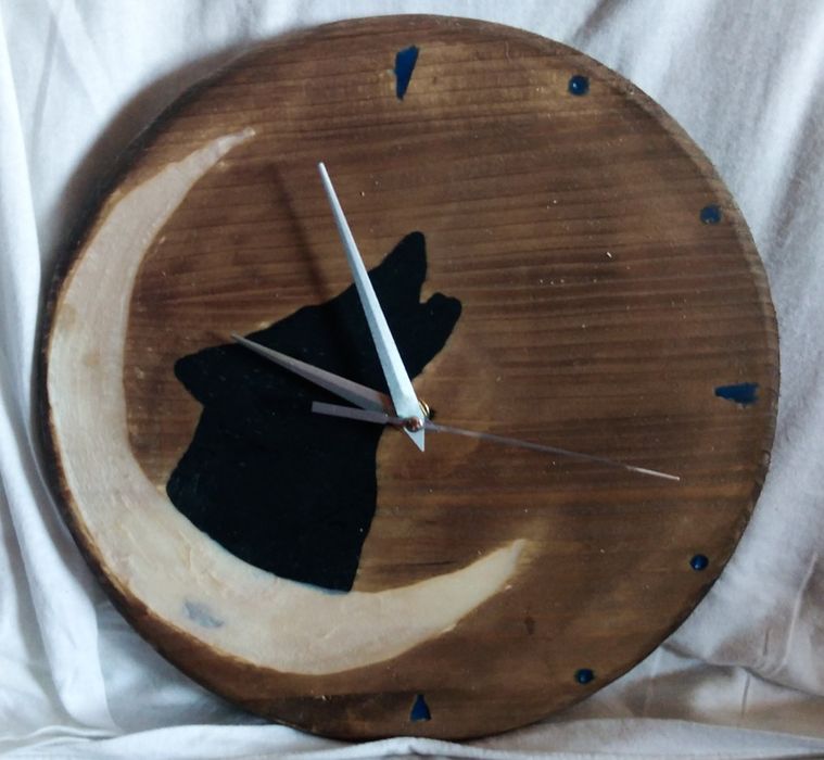 Стенни Часовници от Дърво и Епоксидна Смола