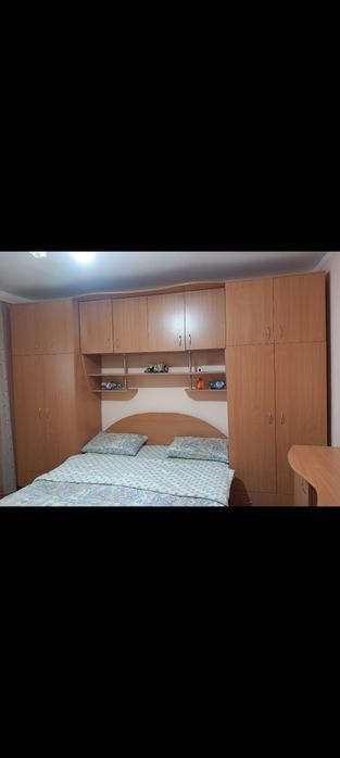 Dulap și pat cu saltea