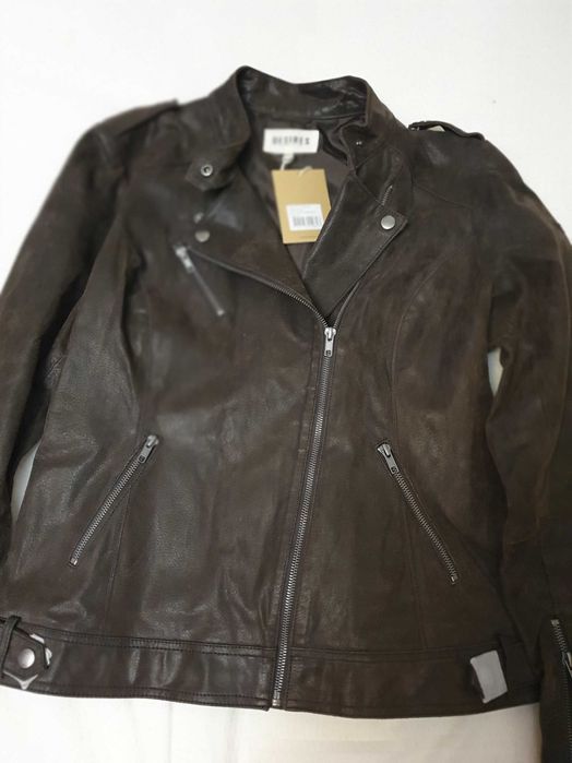 Кожено яке с асиметрично закопчаване