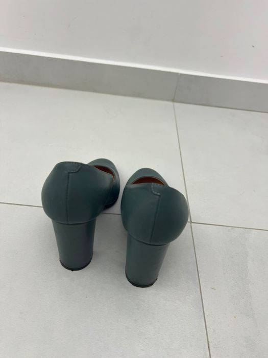 Vand pantofi piele gri