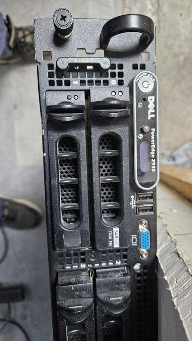 Продавам сървър DELL Poweredge 2950