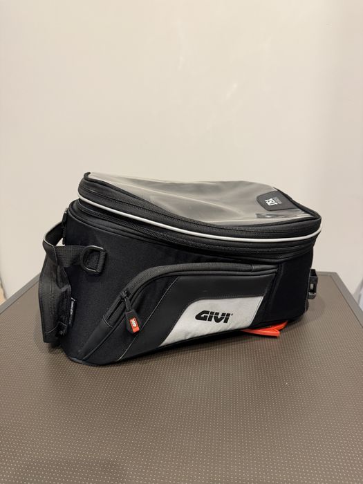 Geanta moto prindere rezervor GIVI ST605 de 5L si XS307Y de 15L
