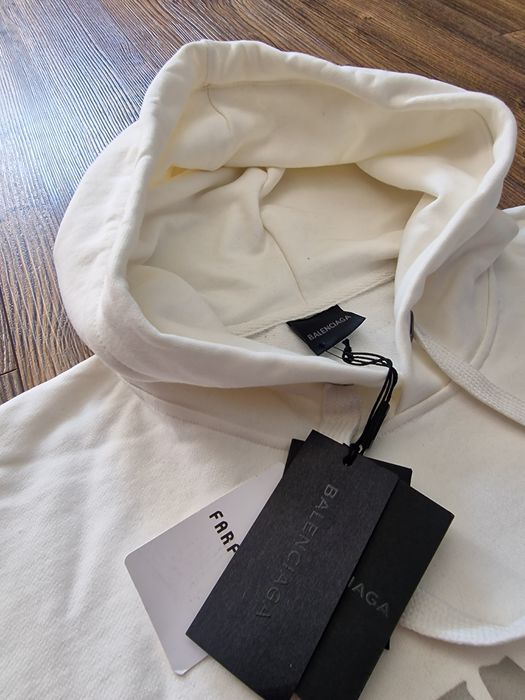 Страхотен мъжки суитчър BALENCIAGA размер M L XL 2XL 3XL 



Страхот