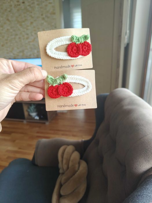 Ръчно плетени детски фиби