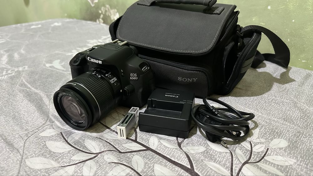 Продам фотоаппарат Canon 650D