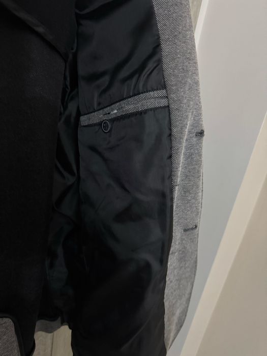 Розовый пиджак и серый пиджак