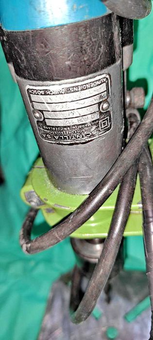 Masina de gaurit cu suport cu coloana