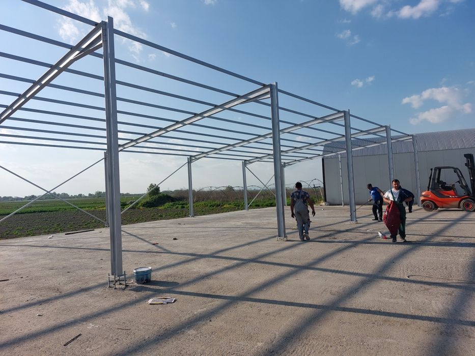Vand hale metalice pentru comenzi sunati