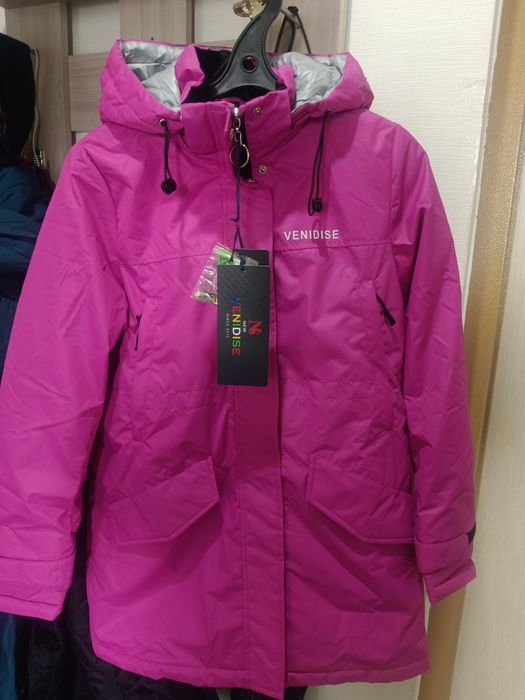 Продам ДЕМИСЕЗОННУЮ куртку для девочки 158