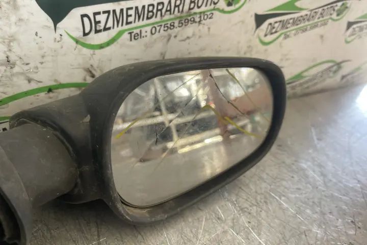 Oglinda dreapta manuala CU DEFECT E20103017 / E2 0103017 Dacia Logan