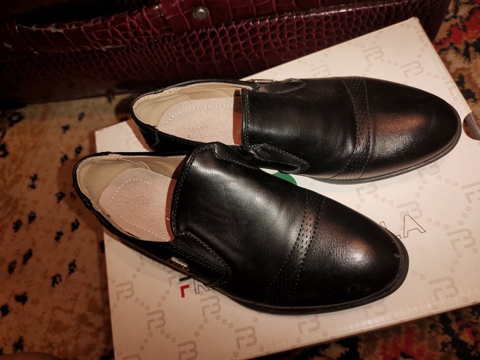 Продам детскую обувь на мальчика и девочку