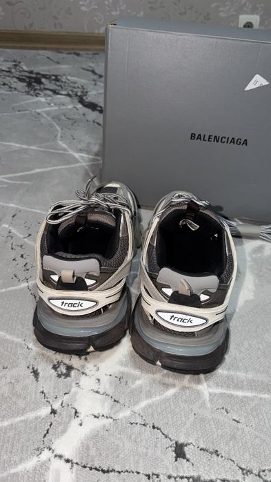 B a l e n c i a g a Track