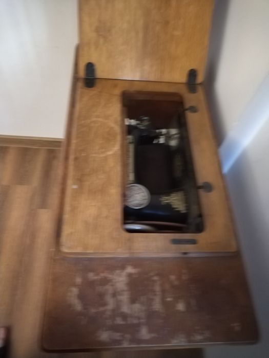 Vând mașina de cusut marca Singer