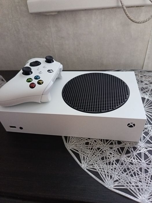 продаю Xbox Series S