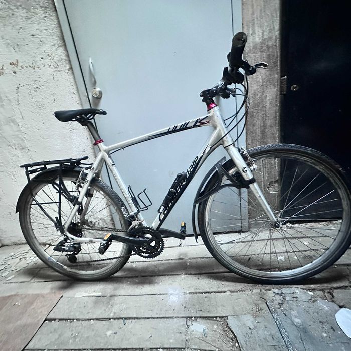 Премиум хибрид Cannondale Quick – SRAM скорости, напълно оборудван и сертифициран