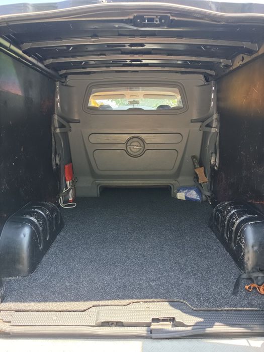Vand opel vivaro 5 locuri l2h2