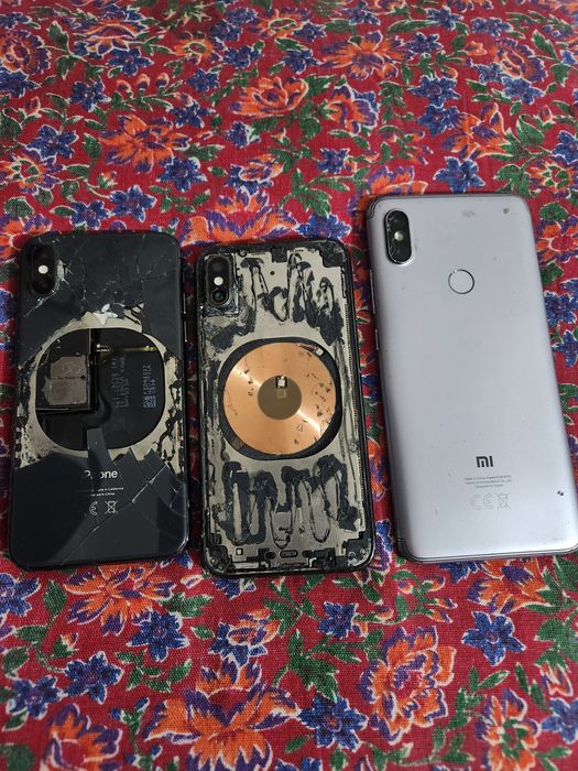 2 IPhone XS,Redmi mi2