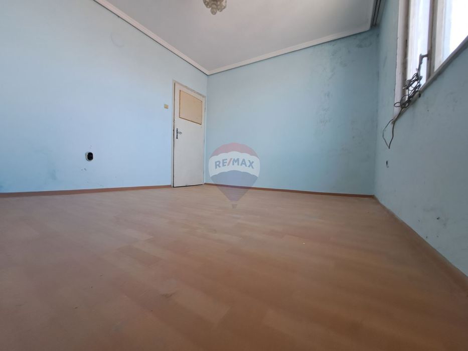 Продава се Тристаен апартамент в Варна, Лятно кино Тракия - 92 кв.м за 2011 €/кв.м - Снимка #1