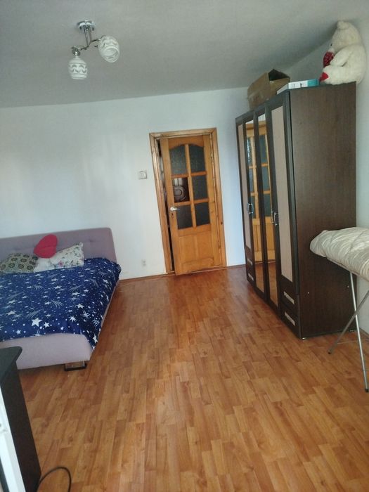 Închiriez garsoniera!!.