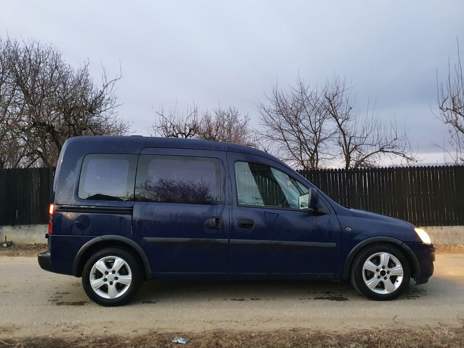 Vând Opel combo.