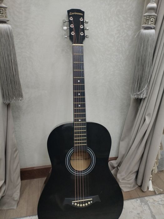 Гитара Левинсон продаётся