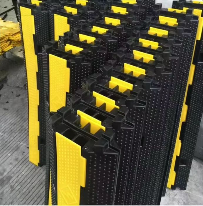 Кабель канал резиновый 3 канал 1 метр