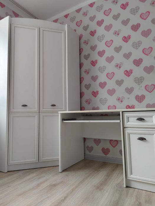 Шифонер и стол, в хорошем состоянии