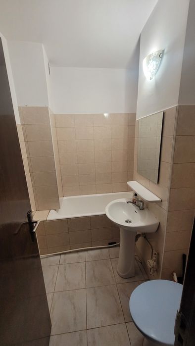 Proprietar închiriez garsoniera confort I, mobilata, utilată  în zona centrala